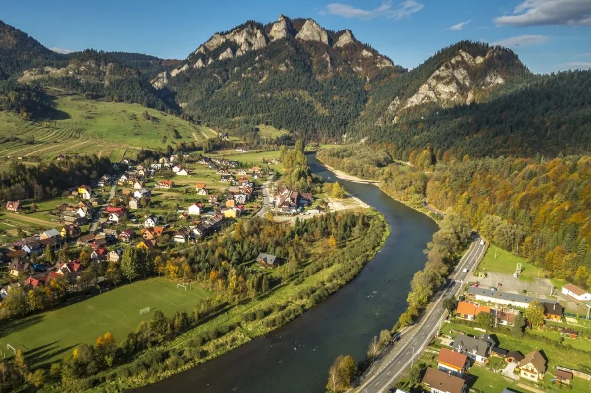 Sromowce – tutaj zaczyna się przygoda na Dunajcu z flisakami